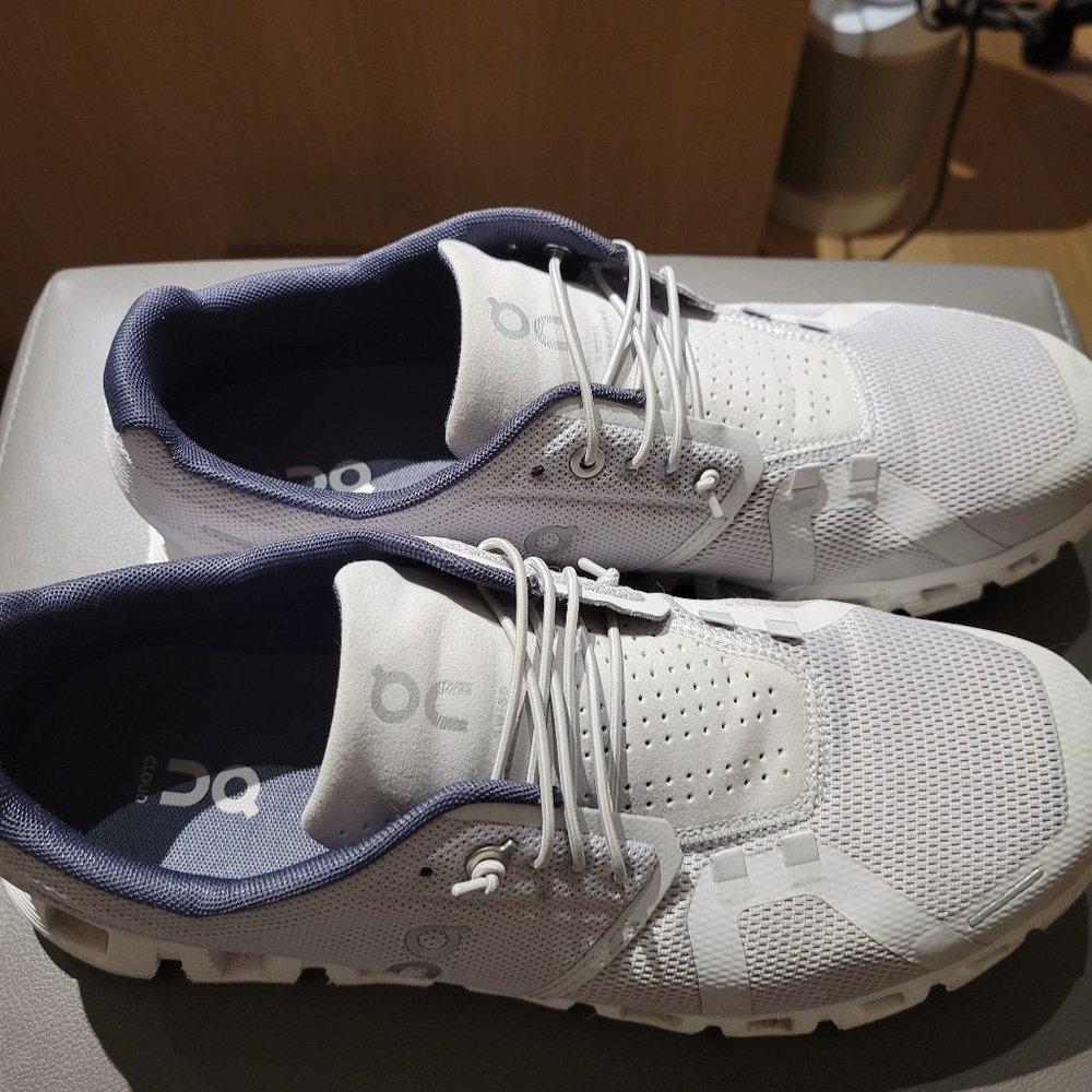 ON cloud 5 gray size 9.5